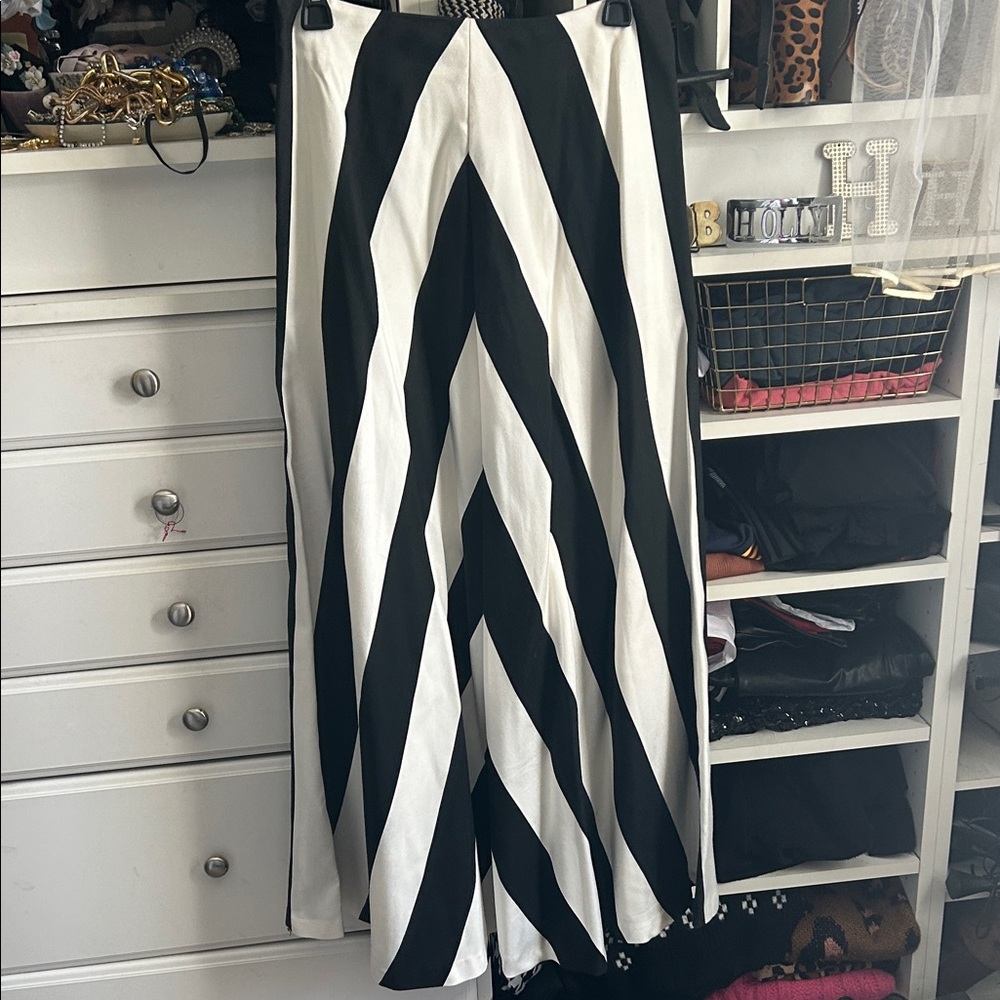 Badgley Mischka Black and White Chevron Maxi Skirt